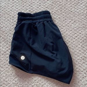 LULULEMON-hotty hot shorts